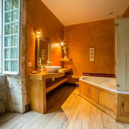Peyrillac-et-millac Sleeps 10 With Pool Air Con And Wifi 빌라