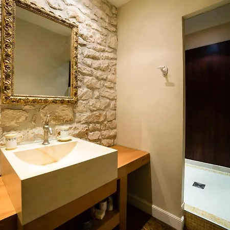 Peyrillac-et-millac Sleeps 10 With Pool Air Con And Wifi *