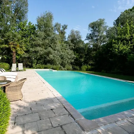 Peyrillac-et-millac Sleeps 10 With Pool Air Con And Wifi Peyrillac-et-Millac